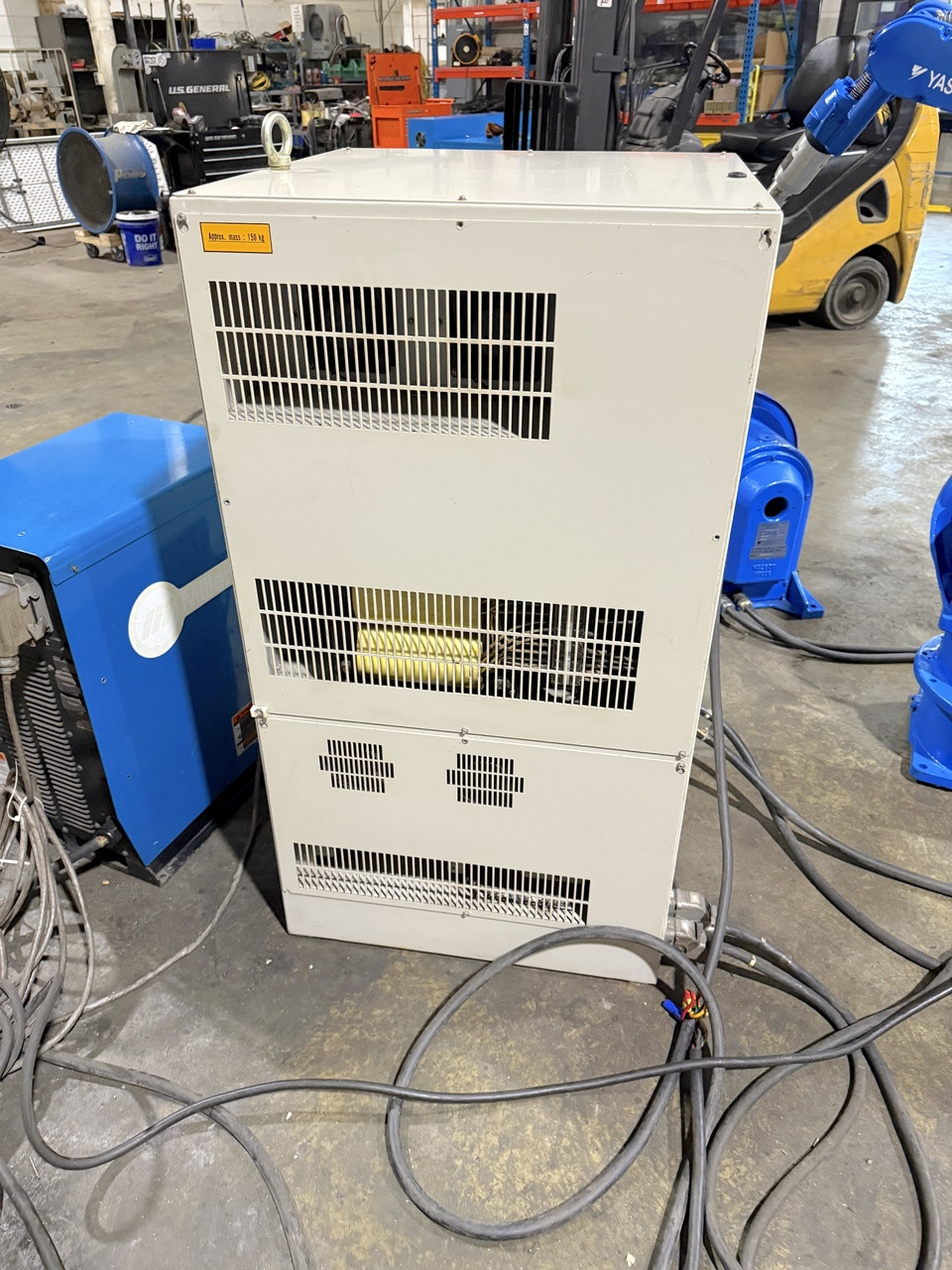Motoman EA1900 Welding Robot Miller Auto Axcess 450 Welder