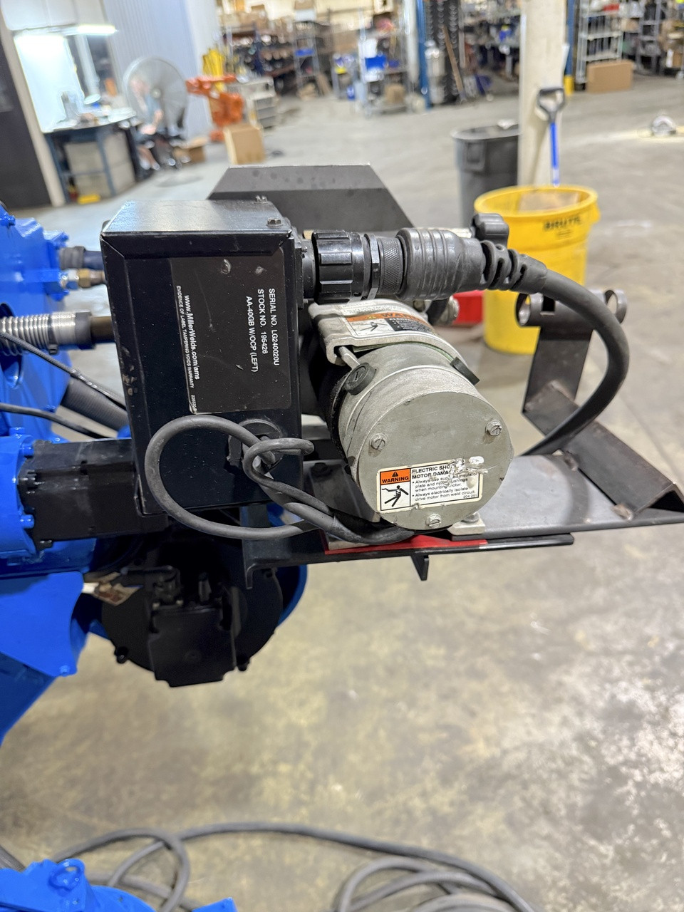 Motoman EA1900 Welding Robot Miller Auto Axcess 450 Welder