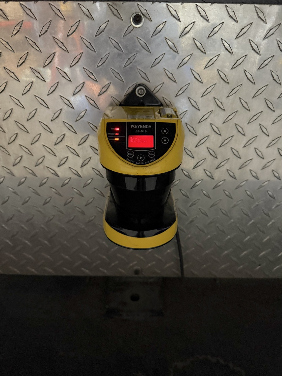 Motoman MA1900 Robotic Weld Cell DX100 Control, Miller Auto Axcess 450-DI Welder