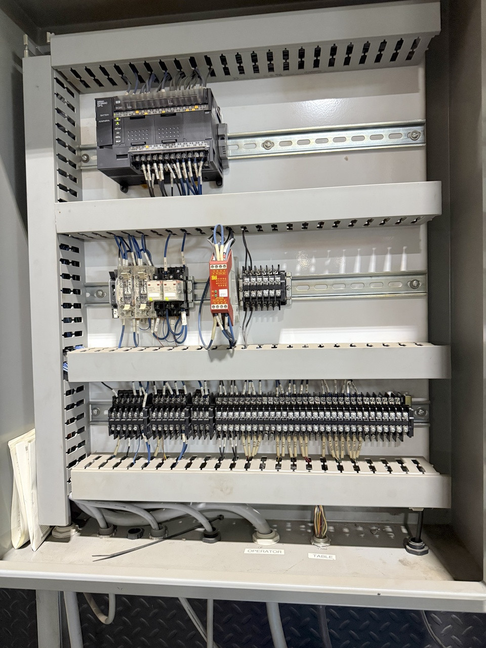 Motoman MA1900 Robotic Weld Cell DX100 Control, Miller Auto Axcess 450-DI Welder