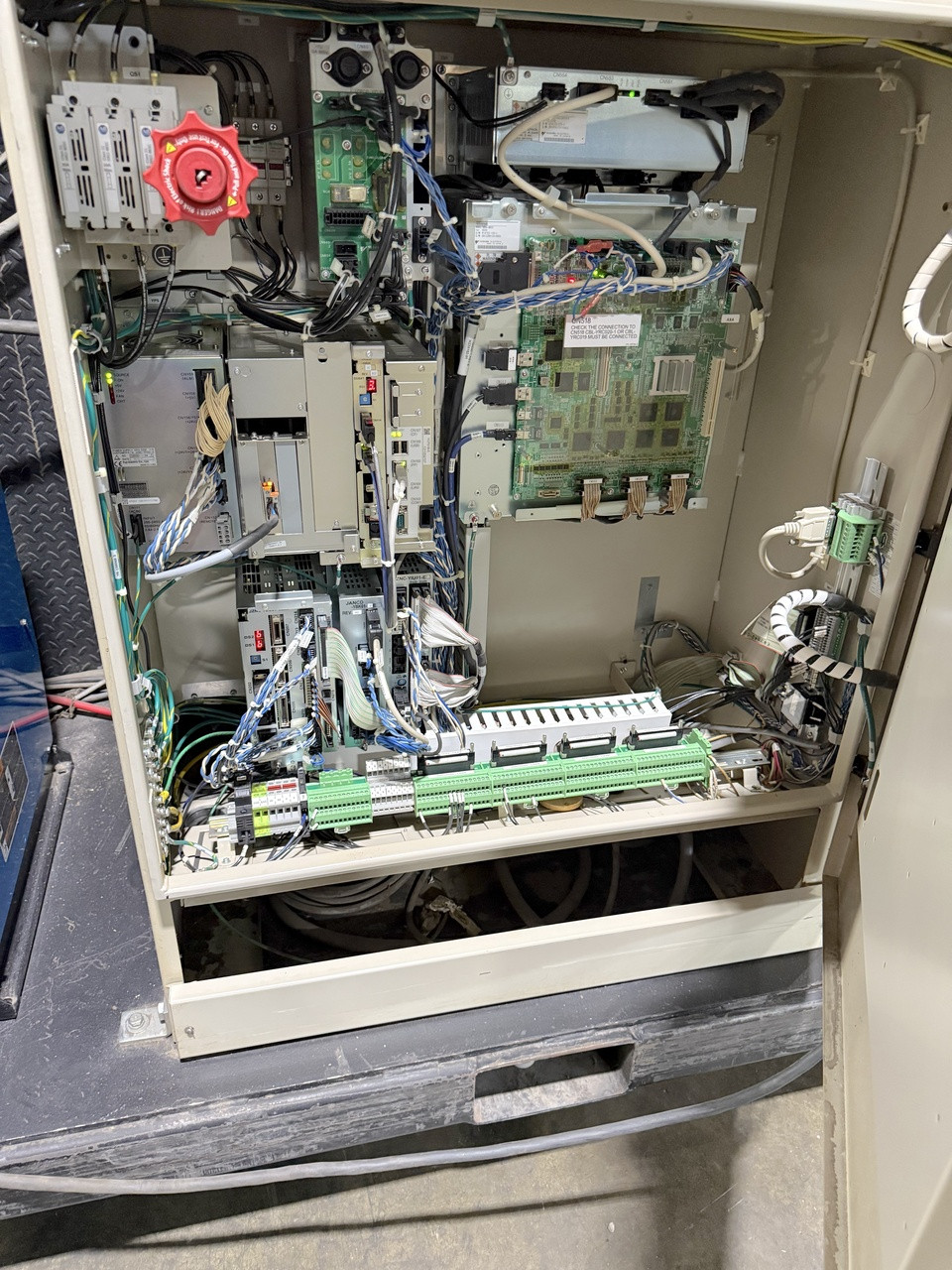 Motoman MA1900 Robotic Weld Cell DX100 Control, Miller Auto Axcess 450-DI Welder