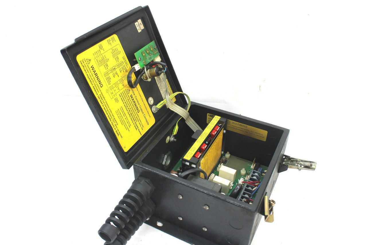 Banner MGCA-4A Machine-Guard Controller for Light Curtain, 115V AC, Used