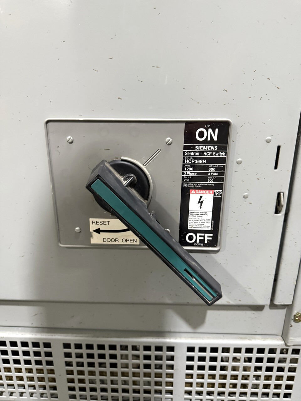 Siemens 2500 Amp Switchboard w/ 1600 Amp Main Switch 480/277V 3 Phase 4 Wire