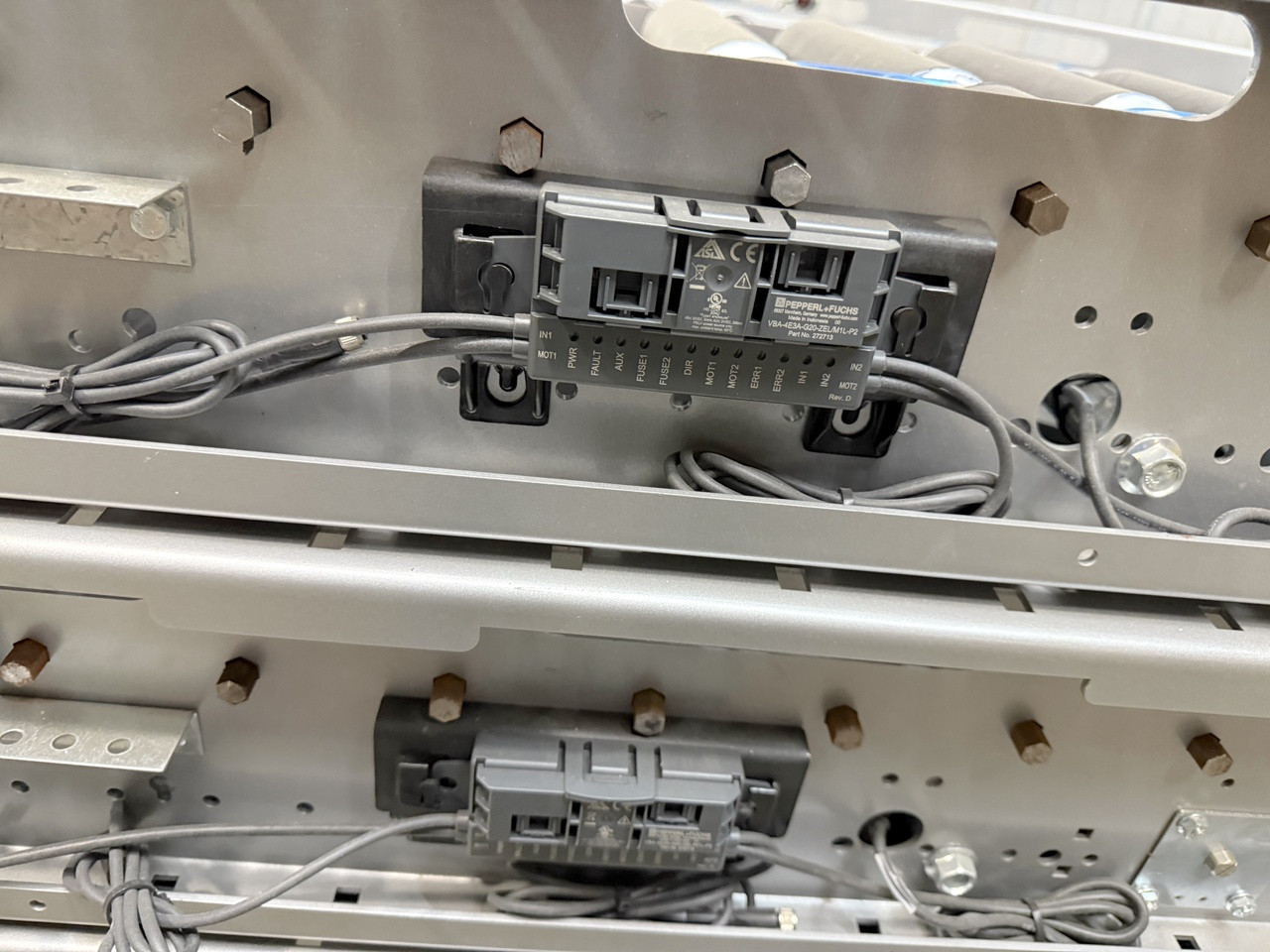 Trew 27" MDR Merge Conveyor Zero Pressure Powered Roller Conveyor Intelligrated