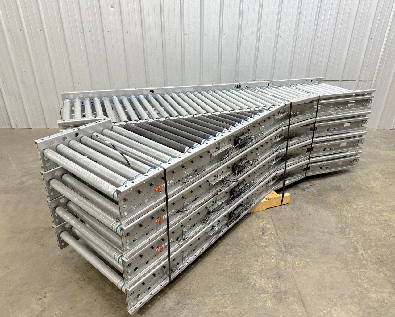 Trew 27" MDR Merge Conveyor Zero Pressure Powered Roller Conveyor Intelligrated