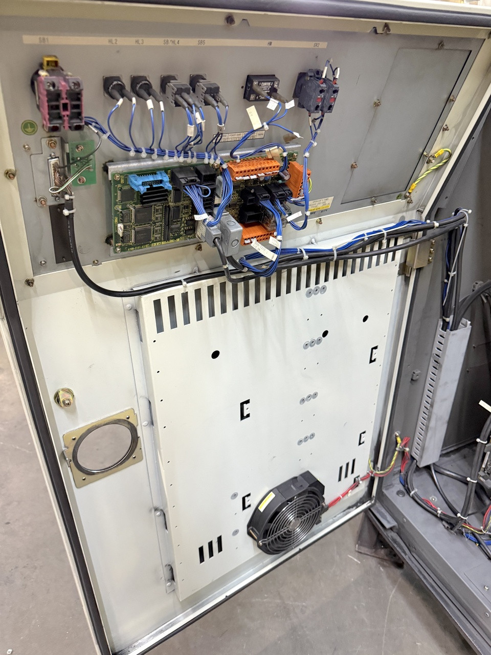 FANUC M-710iC/50 50kg Robot R-J3iC Teach Pendant Pedestal TESTED