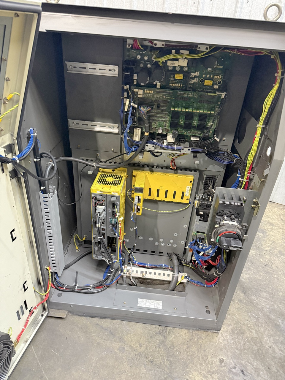 2008 Fanuc R-2000iB/165F 6-Axis Robot R-30iA Ctrl Teach Pendant Tested 30-Day