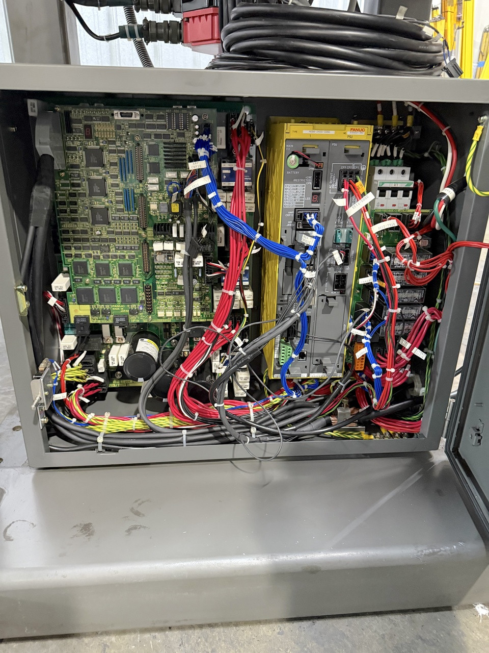 Fanuc M-410iHS Palletizing Robot with R-J3 Control, Perfect Condition!!