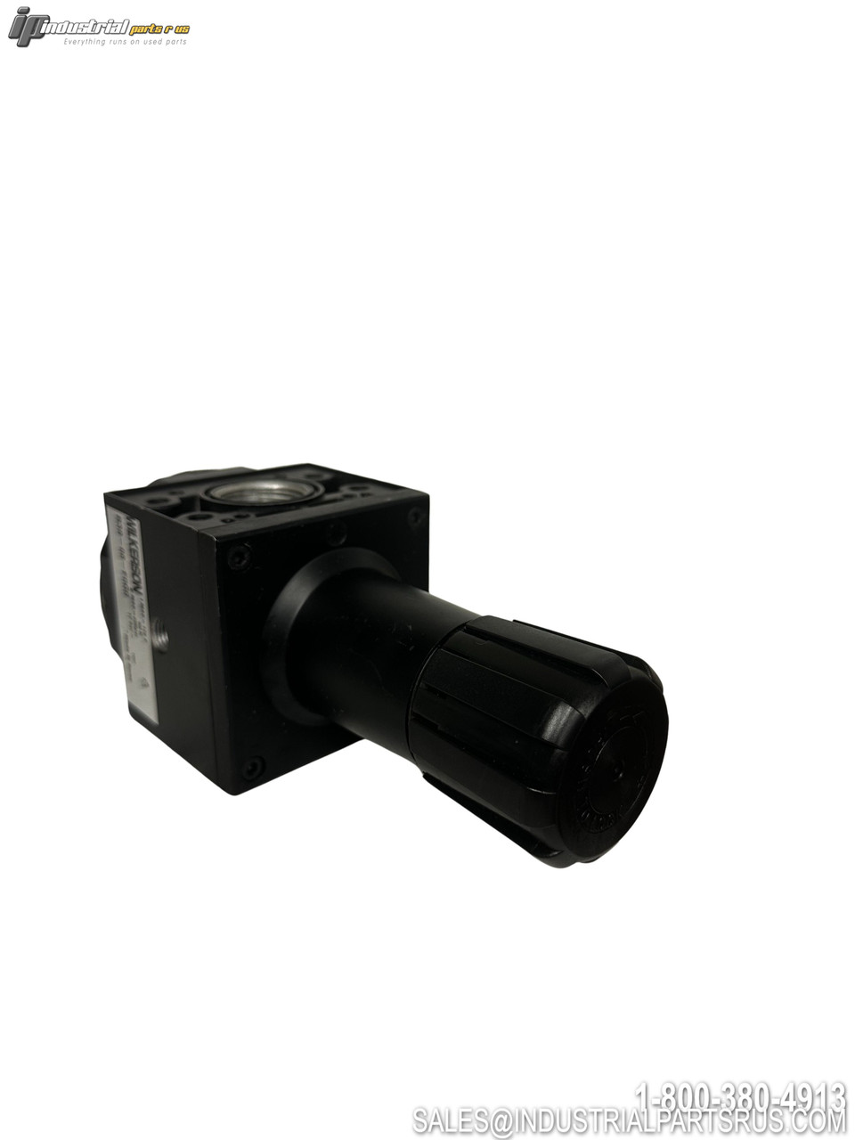 WILKERSON R39-08-F0G0 Air Regulator with Manual Adjustment Knob and Pressure Gauge Port Black Housing