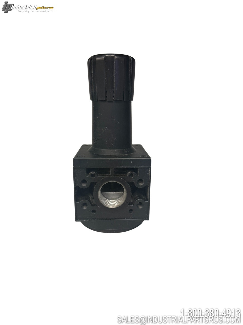 Wilkerson R39-08F000 Air Regulator with Manual Adjustment Knob and Threaded Port Connection Black Housing