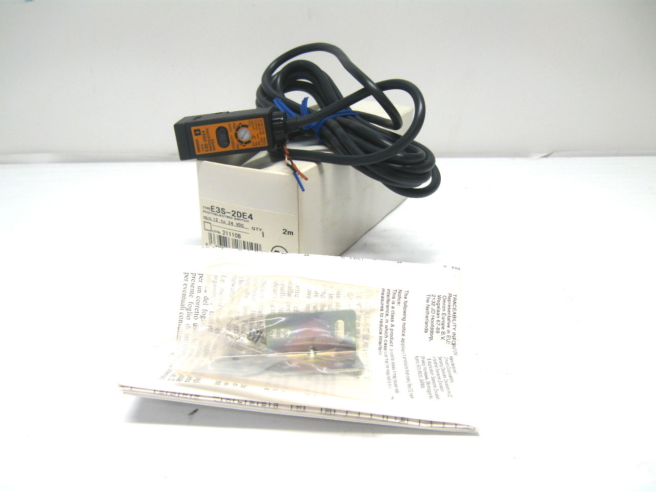 Omron E3S-2DE4 PhotoElectric Switch 12-24 Vdc New