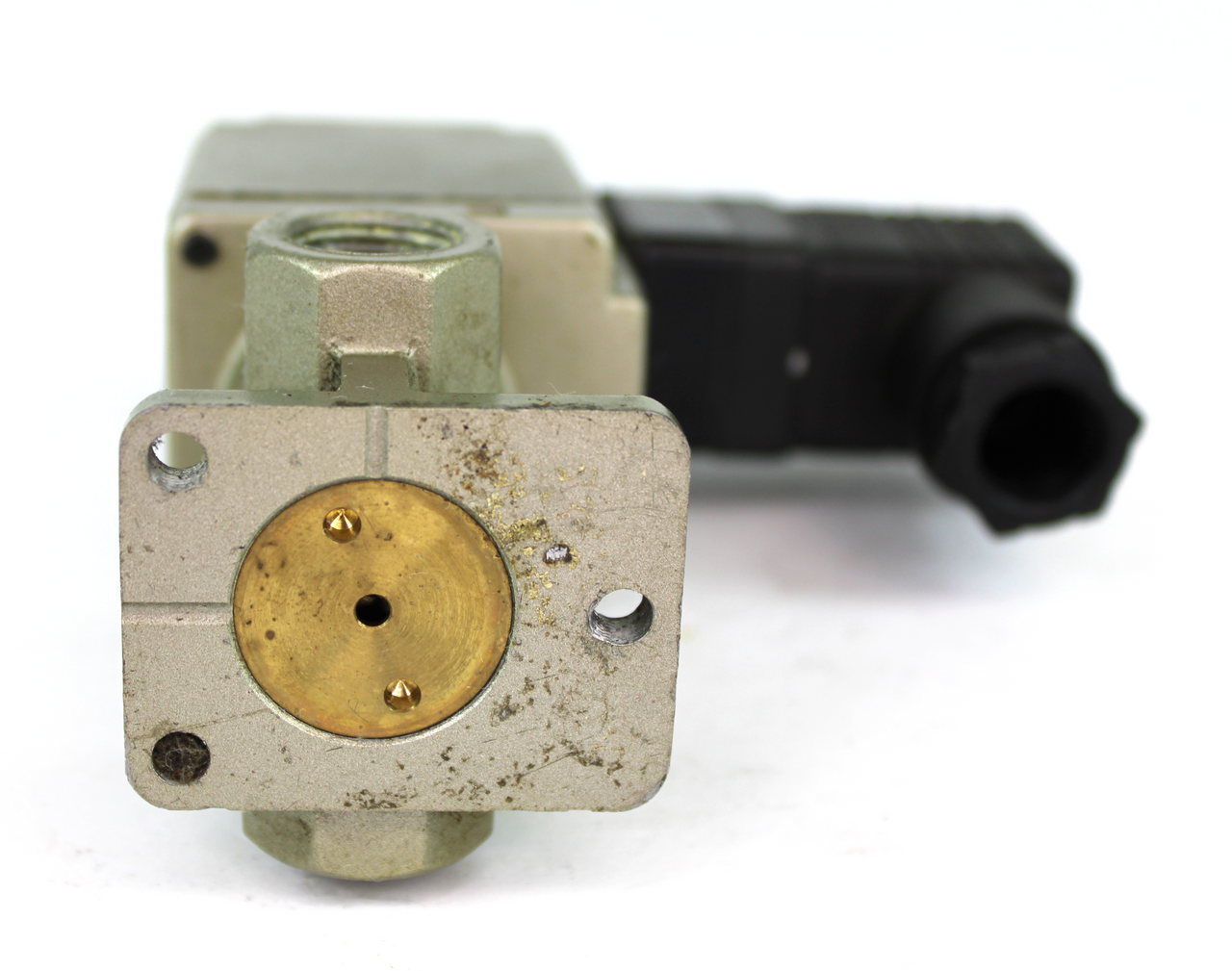 SMC VT325-035DL Solenoid Valve 3 Port 1/4 In NPT 24VDC