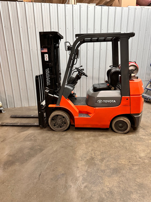 Toyota 5000 Lb Warehouse Forklift 3 Stage Mast Side Shift LP Cushion Tires