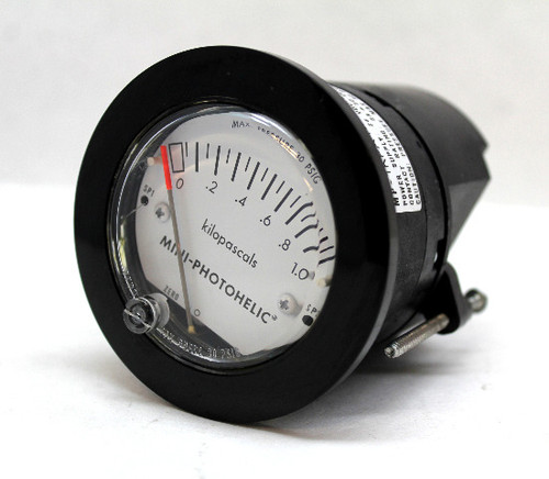 Dwyer Mini-Photohelic MP-1KPA-NPT Differential Pressure Switch/Gauge Dwyer Mini-Photohelic MP-1KPA-NPT Differential Pressure Switch/Gauge