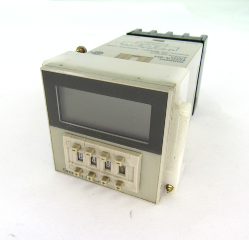 Omron Digital Timer H3CA-8H 24VDC 3A 250VAC