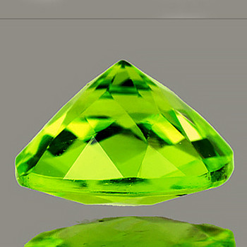 7.80 mm Cushion Checker 1 piece AAA Fire Luster Natural Green Peridot [Flawless-VVS]