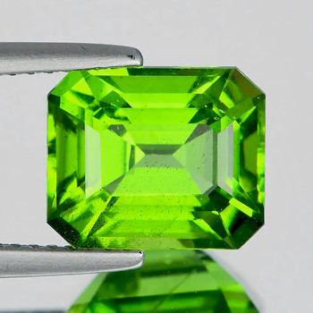 8x7mm Octagon 2.62cts AAA Fire Luster Natural Top Pakistan Green Peridot [Flawless-VVS]-AAA Grade