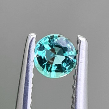 4.00 mm Round {0.22ct} Lustrous Very Transparent Natural Blue Green Emerald [VVS]-Top Grade