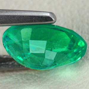 7x5 mm Oval 0.66ct Lustrous Zambian Natural Blue Green Emerald [VS]