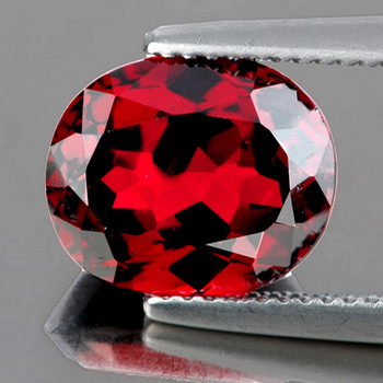 11x9 mm Oval {3.36cts} Lustrous Natural Fire Red Mozambique Garnet [Flawless-VVS]