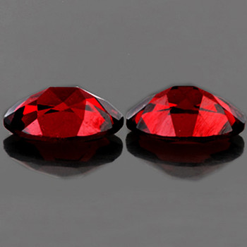 14x10 mm Oval 2pcs Lustrous Natural Fire Red Mozambique Garnet [Flawless-VVS]