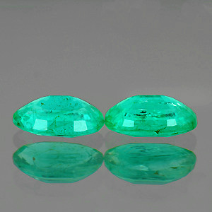 6x4 mm Oval 2 pcs Lustrous Natural Zambian Green Emerald [VS-SI]