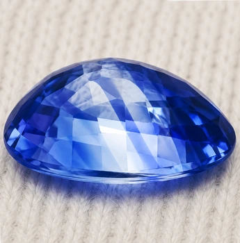 7x5 mm Oval {0.86ct} Fire Luster Natural Bi-Color Royal Blue Sapphire [Flawless-VVS]