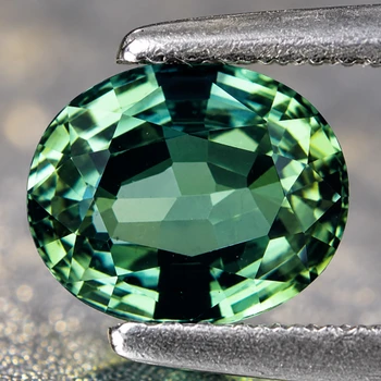 6x5 mm Oval 0.76ct Brilliant Natural Green Sapphire [Flawless-VVS]