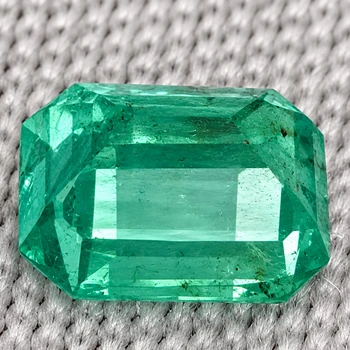 7.5x6.5 mm Octagon {1.25ct} Lustrous Natural Brilliant Zambian Green Emerald [SI]