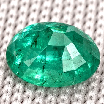 8x6 mm Oval {1.20ct} Lustrous Zambian Natural Green Emerald [SI]
