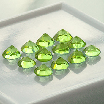 1.30 mm Round Machine Cut 100 pcs AAA Fire Luster Natural Green Peridot [Flawless-VVS]