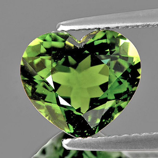 14.5x13.5mm Heart 10.48ct AAA Brilliant Luster Natural Sparkling Green Apatite [Flawless-VVS]