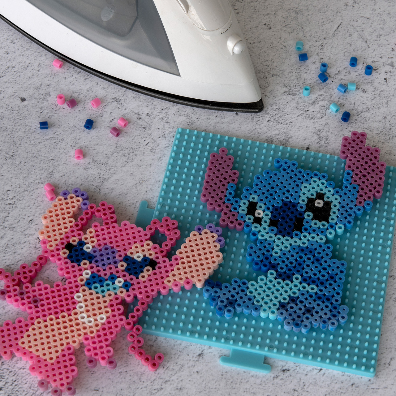 レア！Stitch CrashesDisney☆ピンバッジ全12種&ホルダー1冊 Disney Store Stitch Crashes Disney Jumbo Pins Full Set (1-12