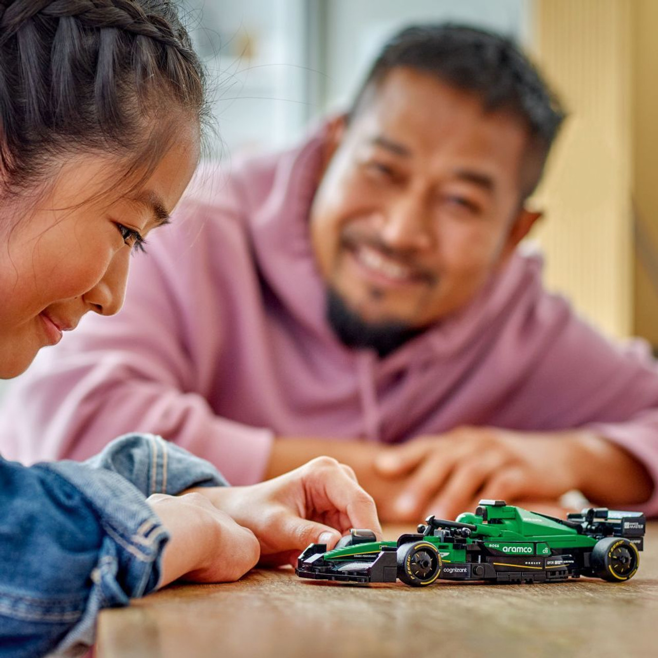 LEGO Speed Champions: Aston Martin Aramco F1® AMR24 Race Car 5 LEGO Speed Champions: Aston Martin Aramco F1® AMR24 Race Car 5