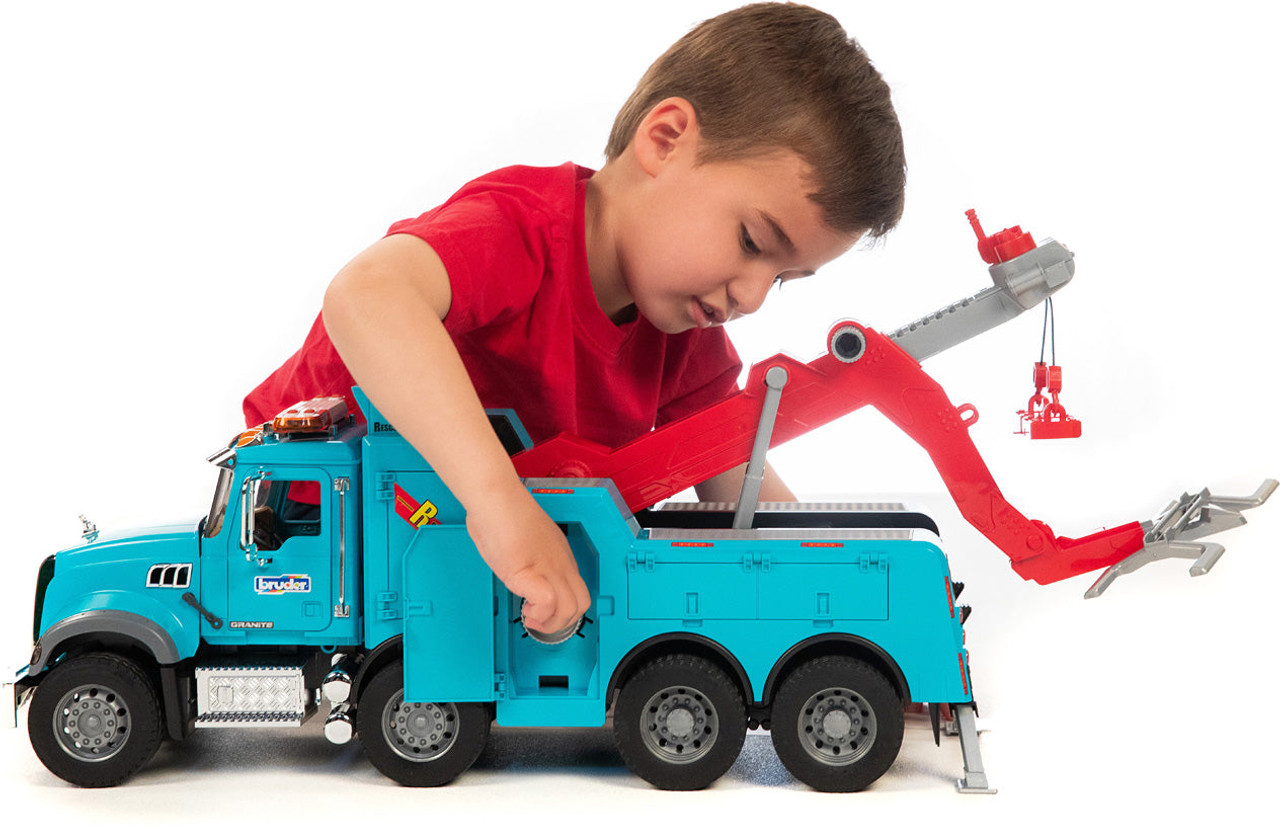 Bruder MACK Granite Recovery and Towing Truck with Light & Sound Module 4 Bruder MACK Granite Recovery and Towing Truck with Light & Sound Module 4