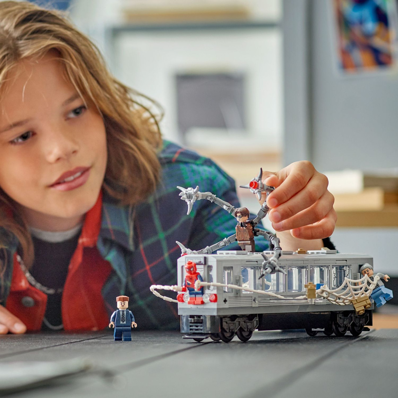 LEGO Super Heroes Marvel: Spider-Man vs. Doc Ock Subway Train Scene 4