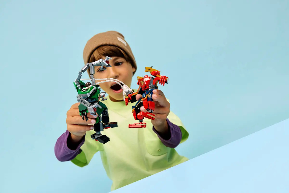 Mech Battle Spiderman Versus Doc Ock