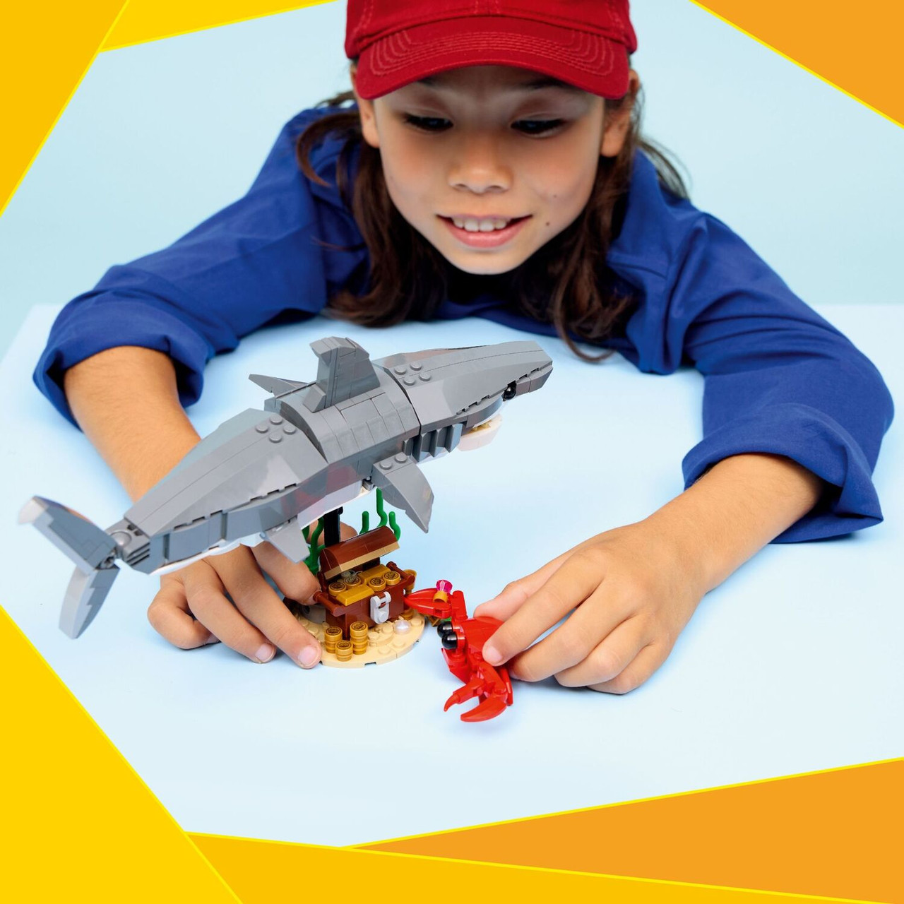 LEGO Creator: Fierce Shark with a Treasure Chest 5