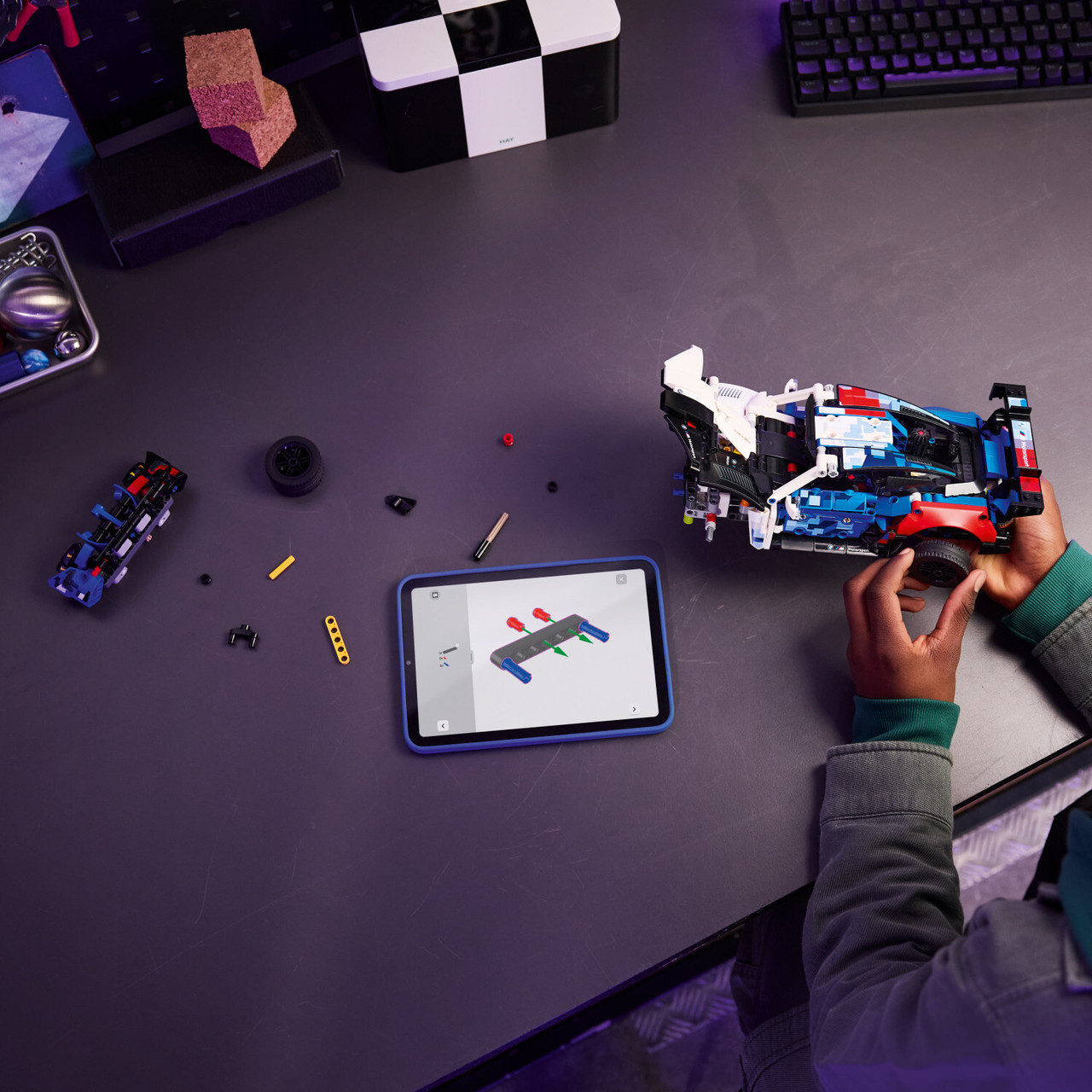 LEGO Technic: BMW M4 GT3 EVO Race Car 3