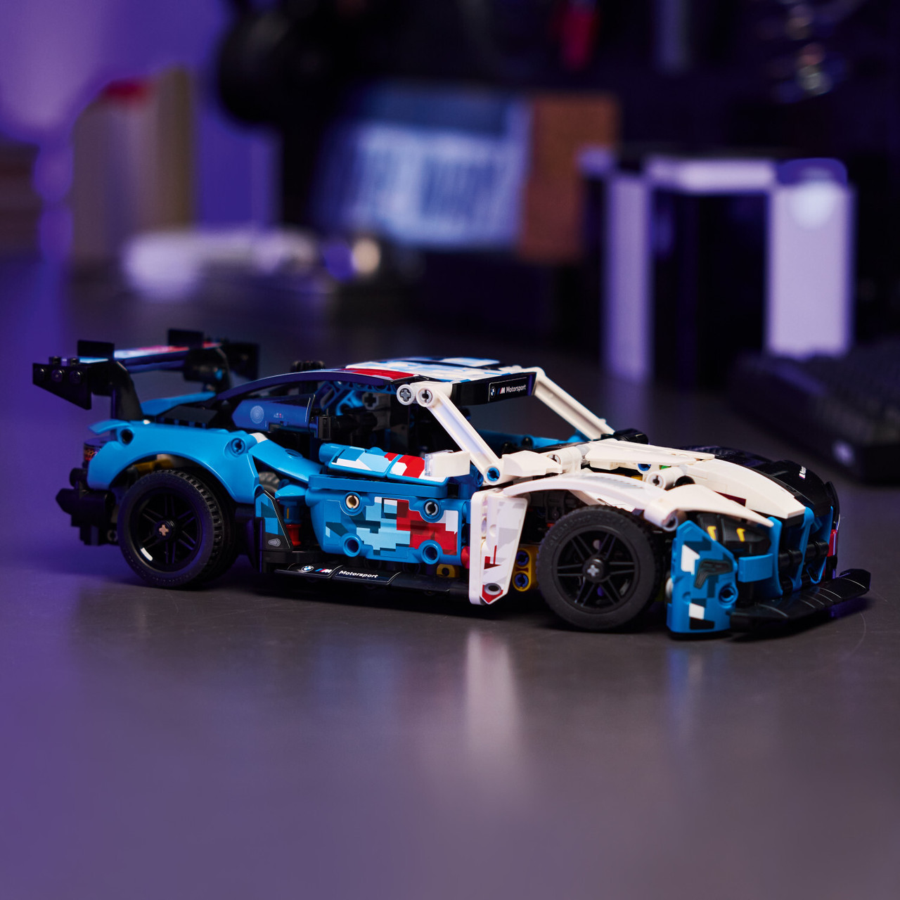 LEGO Technic: BMW M4 GT3 EVO Race Car 5