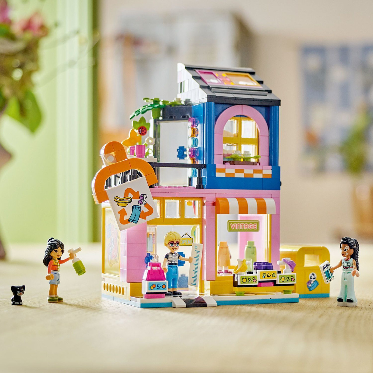 LEGO® Friends™ Vintage Fashion Store 3