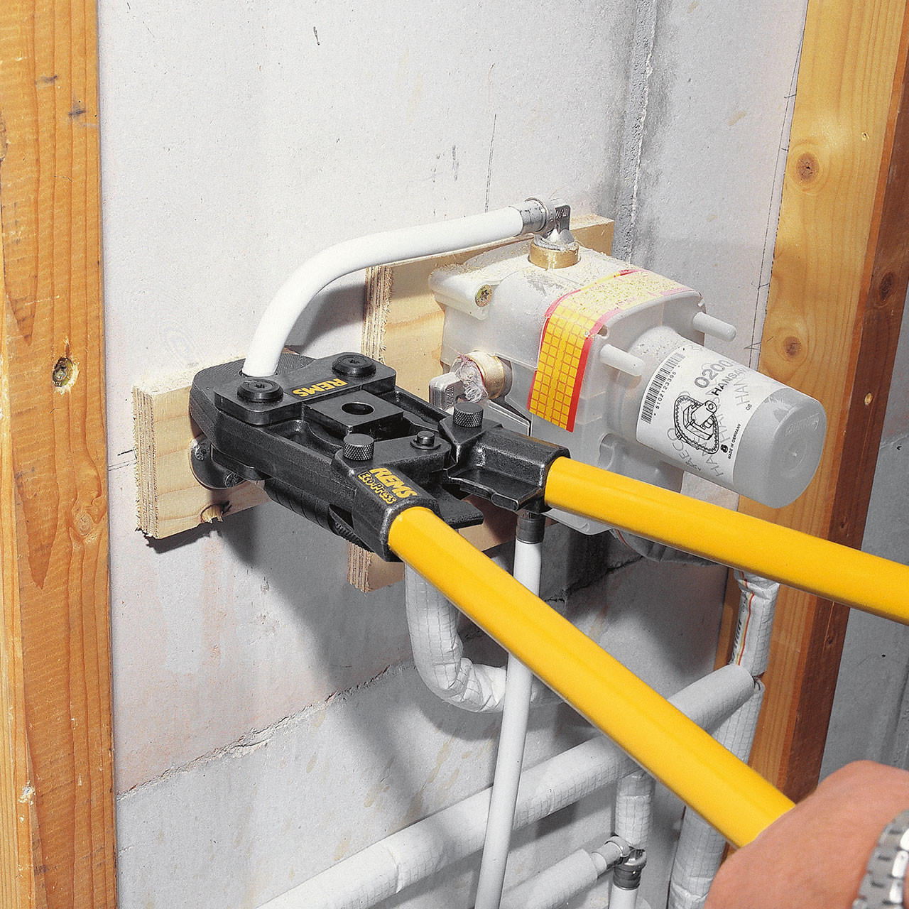 Инструмент для обжима фитингов металлопластиковых труб. Пресс для сшитого полиэтилена своими руками. Обжимка viega для стальных труб. Муфта для опрессовки металлопластика. Монтаж пресс фитингов.