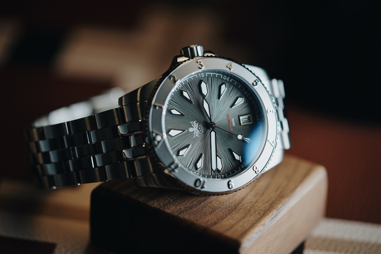 PHOIBOS Voyager 200M Automatic Diver Watch PY026E Sunray Gray