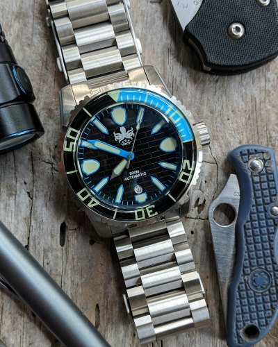 phoibos dive watch