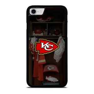 PATRICK MAHOMES LOCKER ROOM iPhone SE 2022 Case Cover