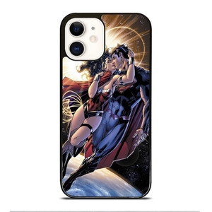 SUPERMAN KISSING WONDER WOMAN iPhone 12 Case Cover SUPERMAN KISSING WONDER WOMAN iPhone 12 Case Cover