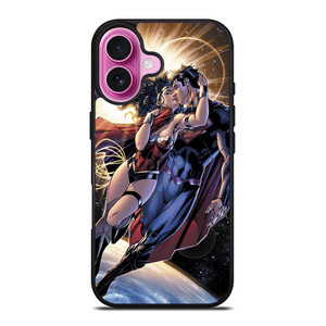 SUPERMAN KISSING WONDER WOMAN iPhone 16 Plus Case Cover SUPERMAN KISSING WONDER WOMAN iPhone 16 Plus Case Cover