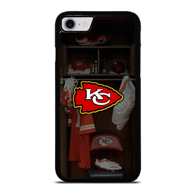 PATRICK MAHOMES LOCKER ROOM iPhone SE 2022 Case Cover