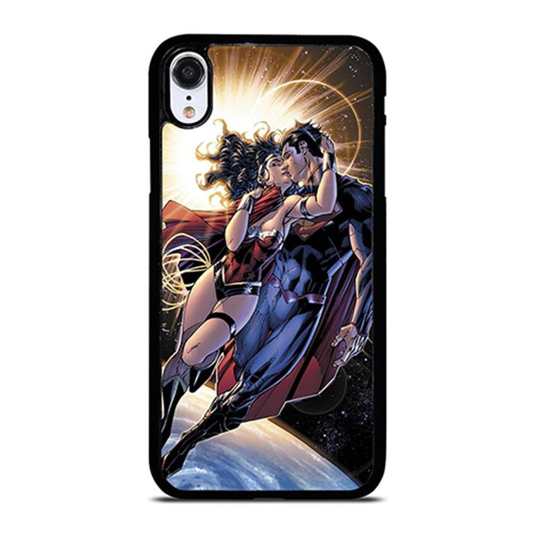 SUPERMAN KISSING WONDER WOMAN iPhone XR Case Cover