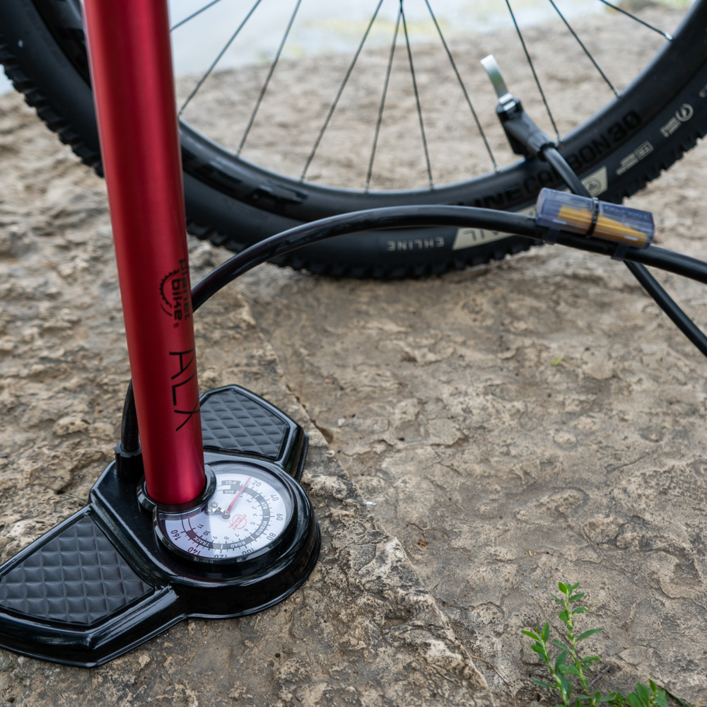 Planet Bike Comp 2.0 Bike Floor Pump - Wheel & Sprocket